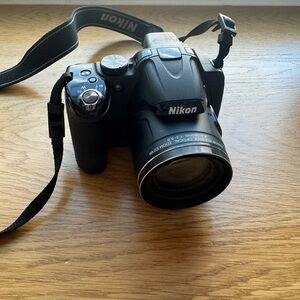 Black Nikon CoolPix P530 with Strap